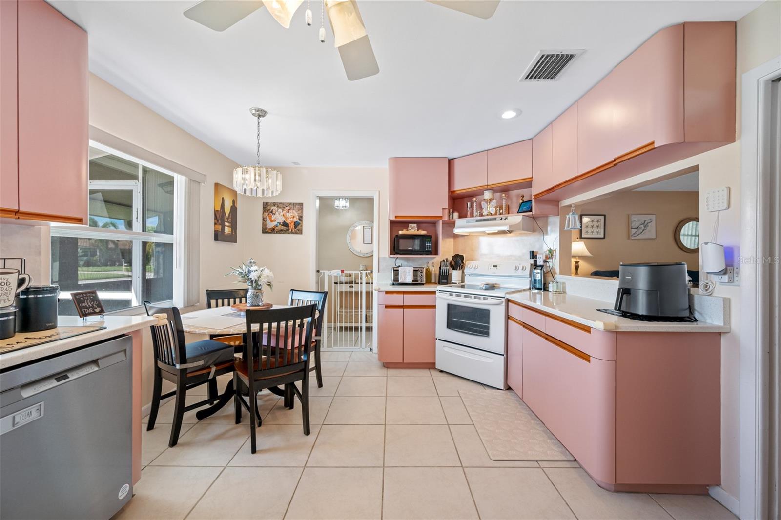 Image 22 of 39 For 14095 Chamberlain Avenue