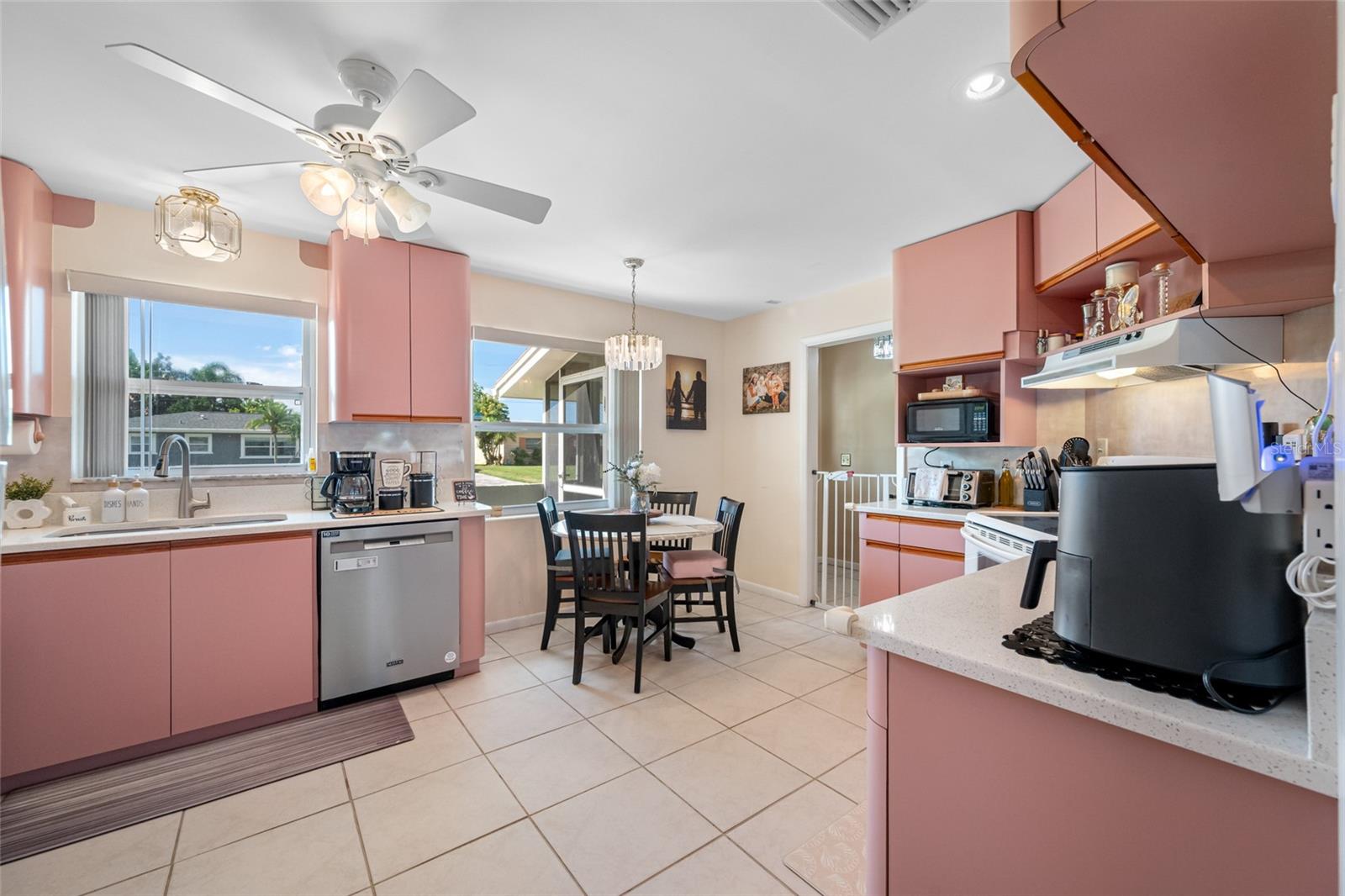 Image 24 of 39 For 14095 Chamberlain Avenue