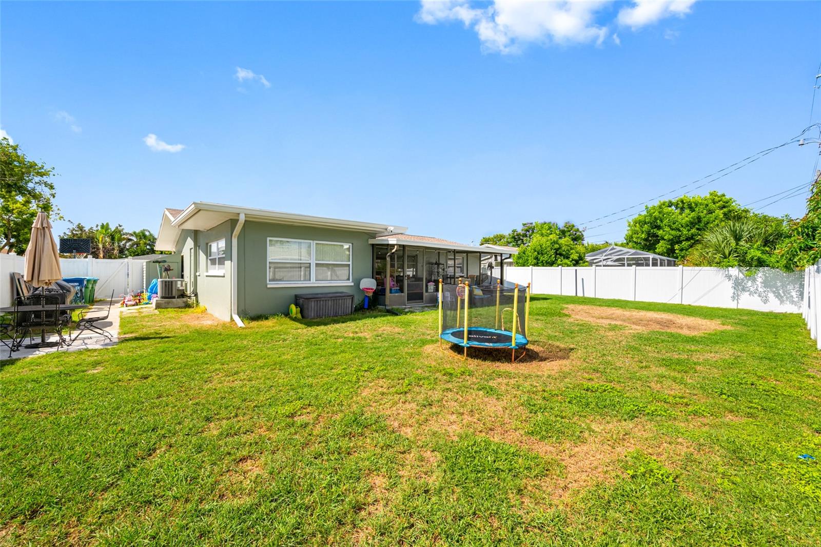 Image 34 of 39 For 14095 Chamberlain Avenue