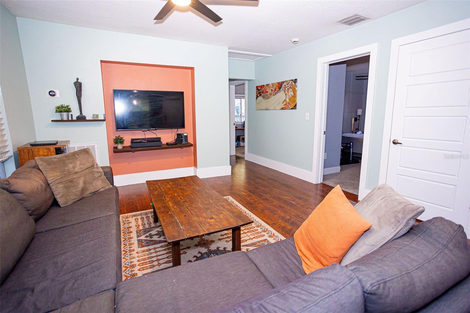 Image 18 of 67 For 3909 Tampa Street