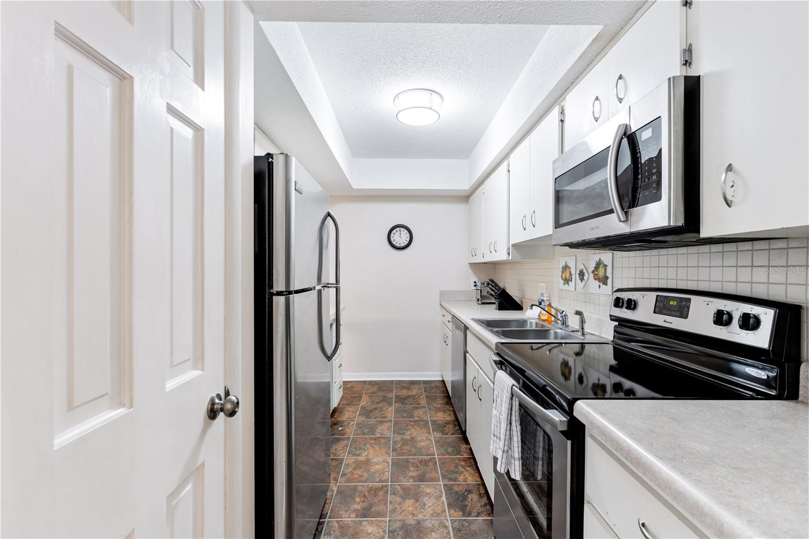 Listing photo id 7 for 11494 W. Pope Court