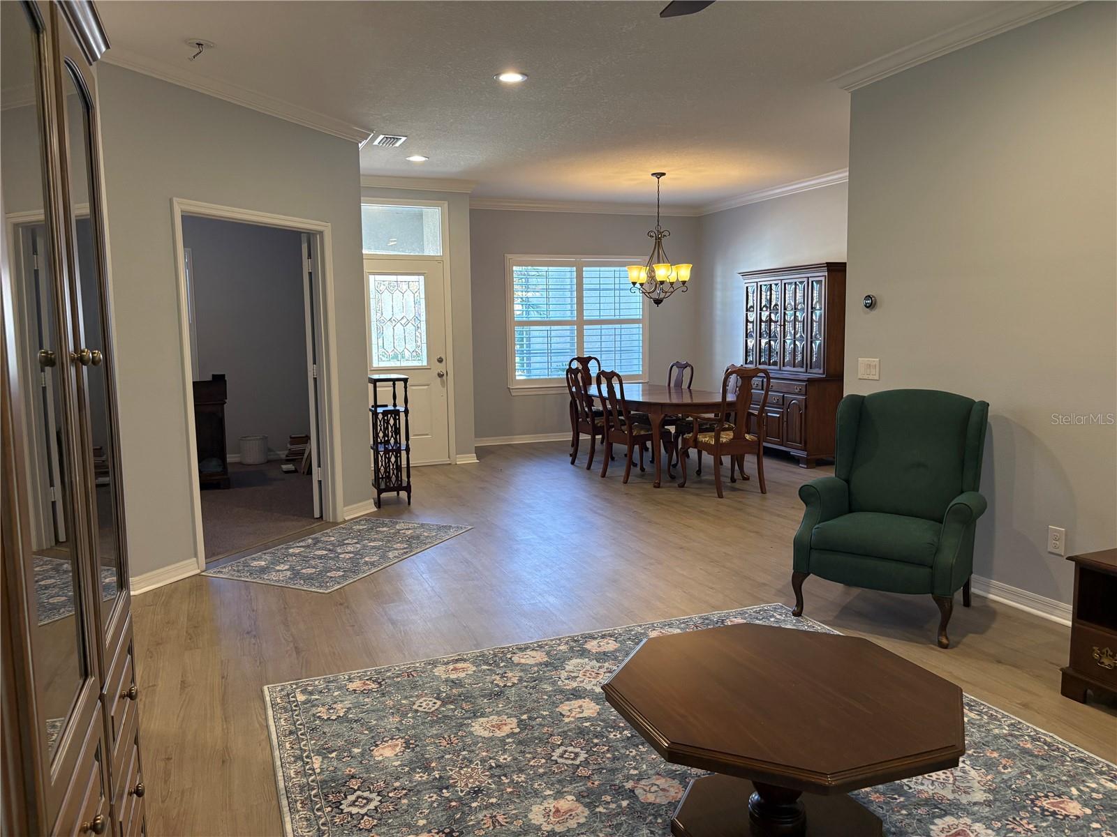 Image 5 of 29 For 2118 Edgewater Circle