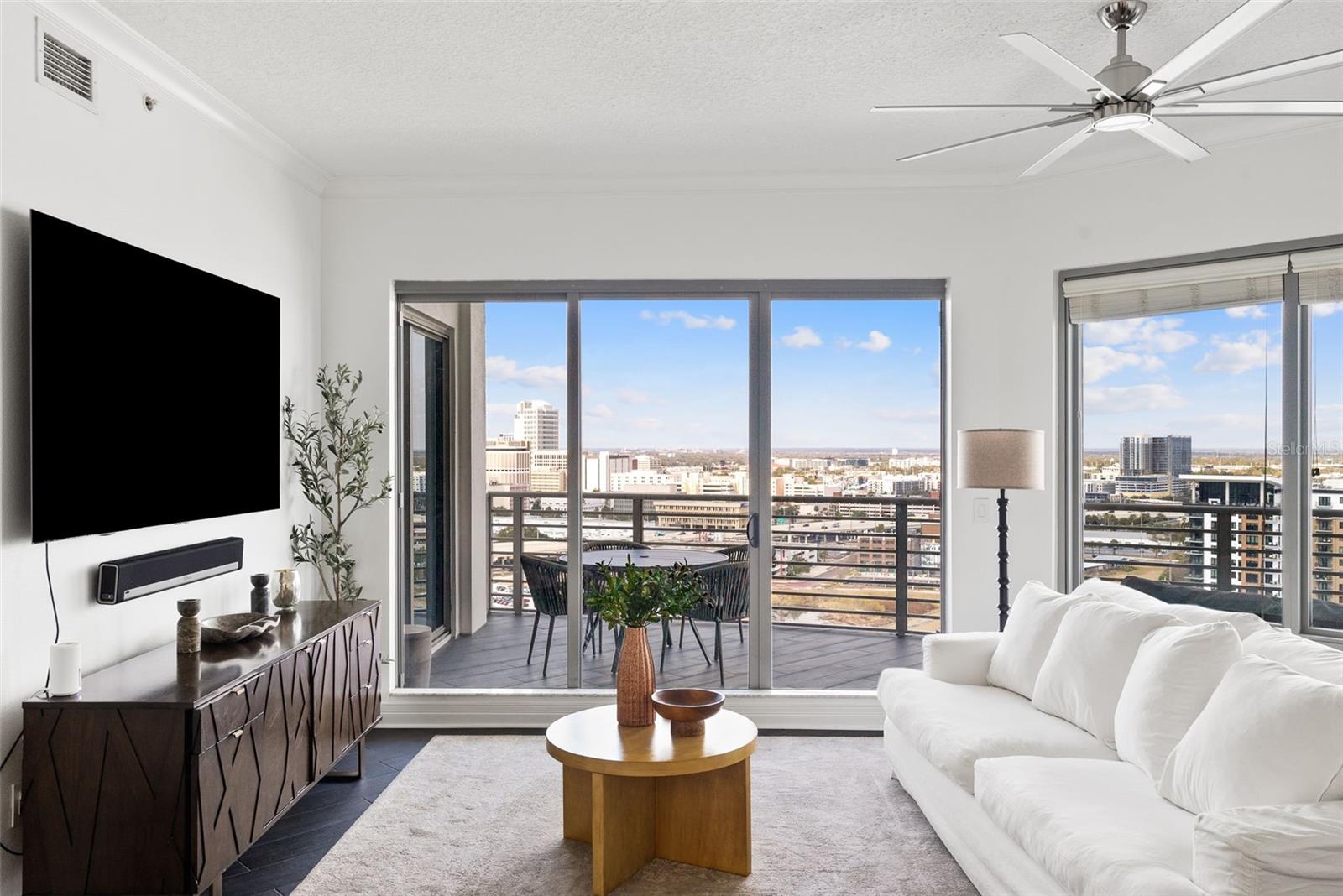 Image 6 of 41 For 1209 Cumberland Avenue 2103