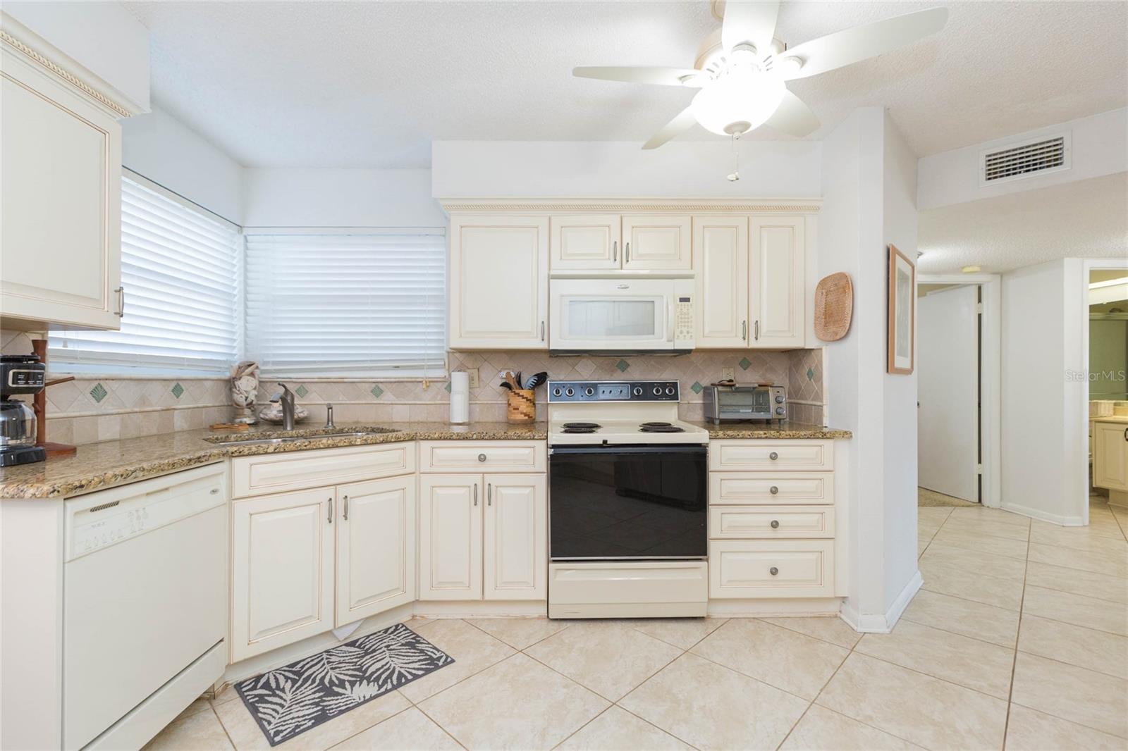 Image 10 of 36 For 6080 Bahia Del Mar Circle 113