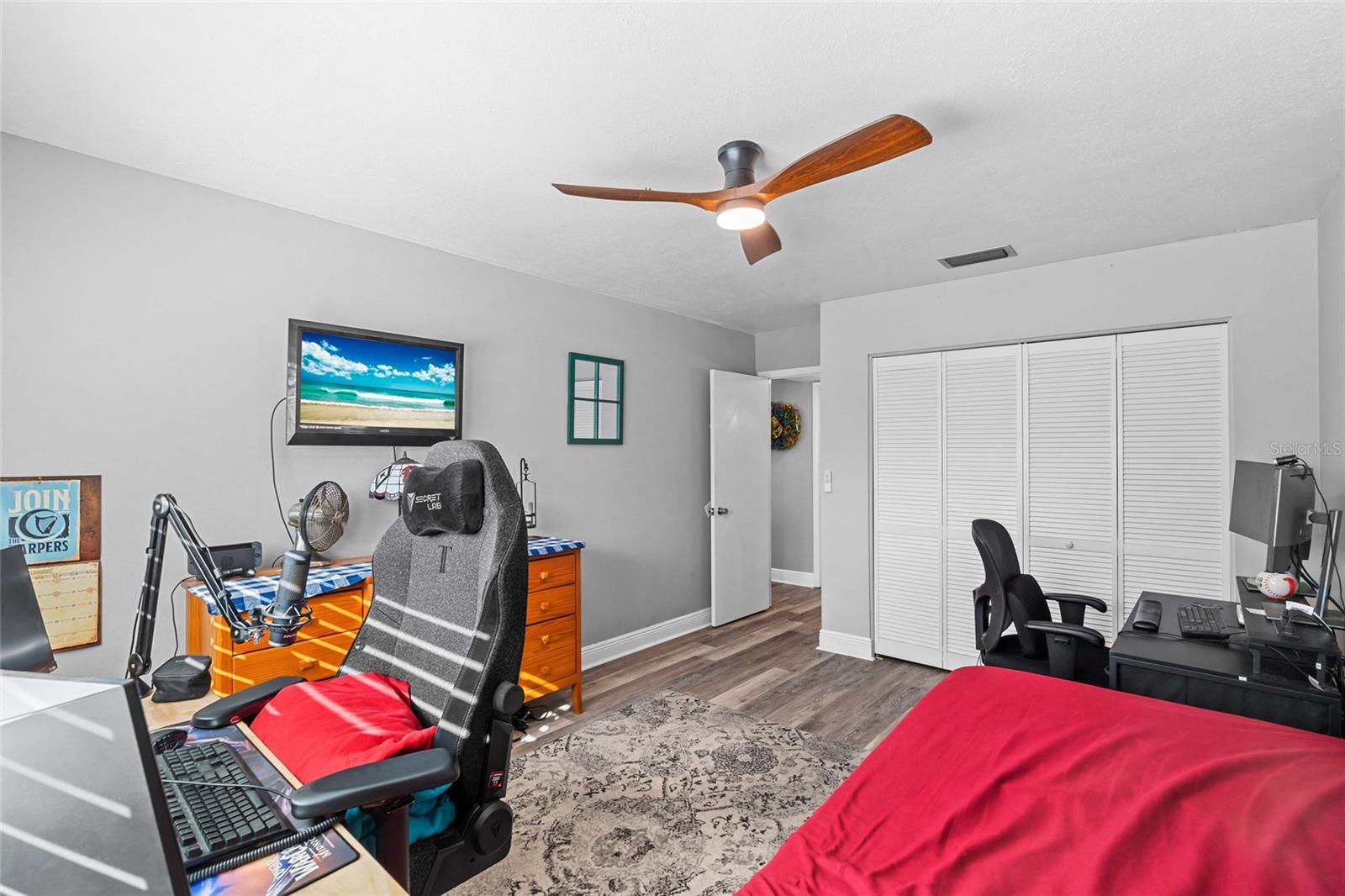 Image 21 of 44 For 19029 Us Highway 19 N 27e