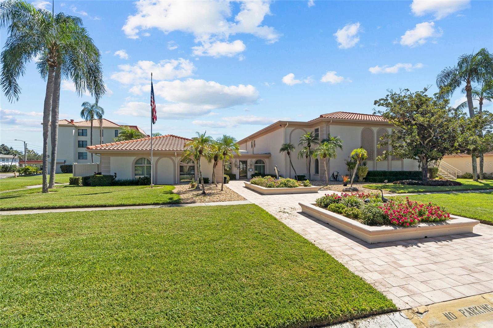 Image 38 of 44 For 19029 Us Highway 19 N 27e