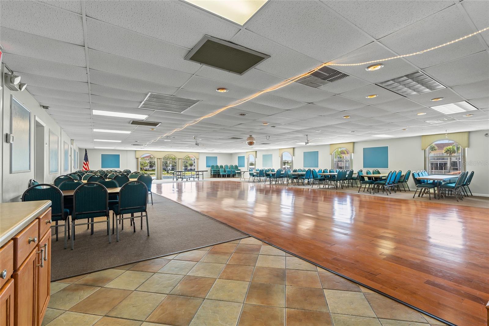 Image 40 of 44 For 19029 Us Highway 19 N 27e