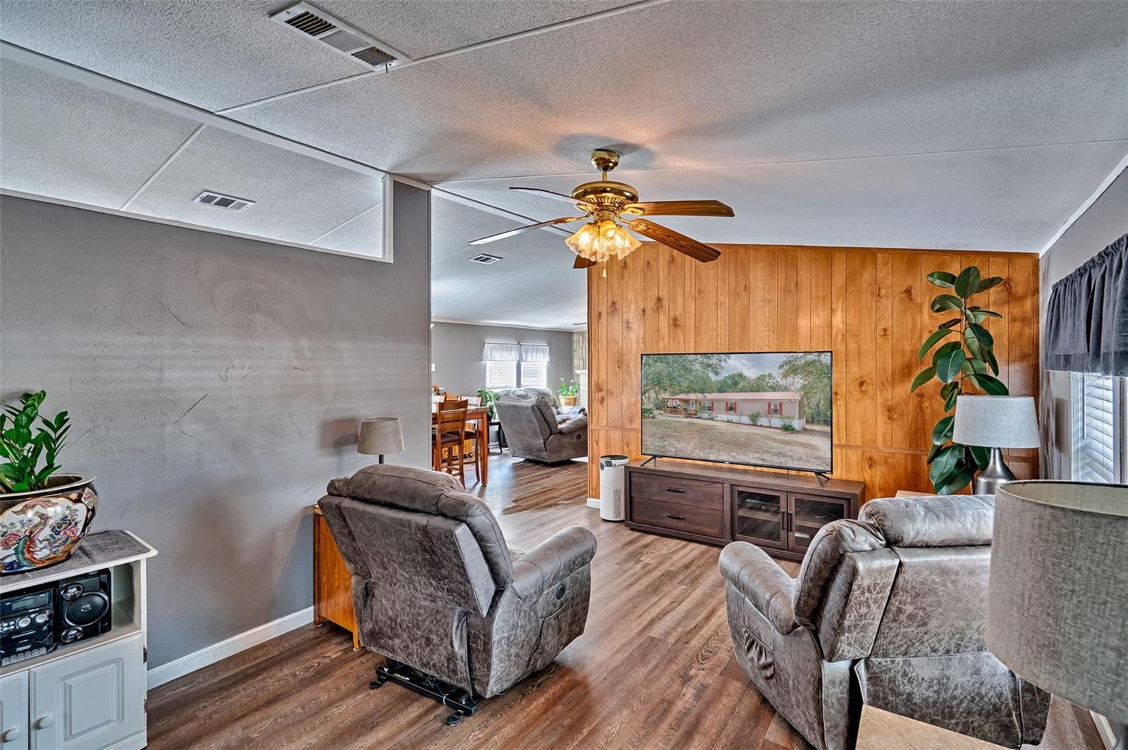 Image 7 of 50 For 664 748th Avenue