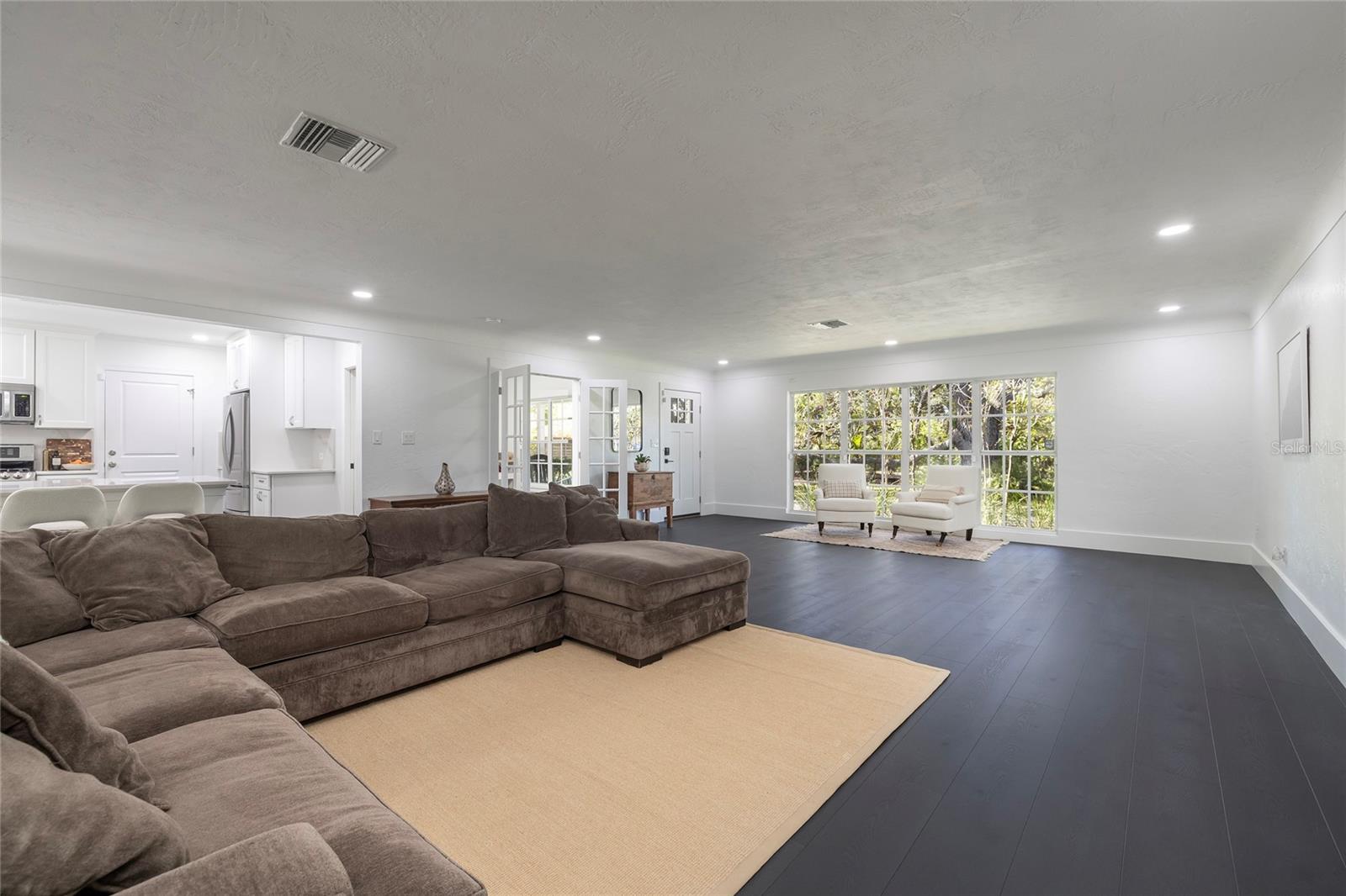 Image 12 of 81 For 1433 Park Street N