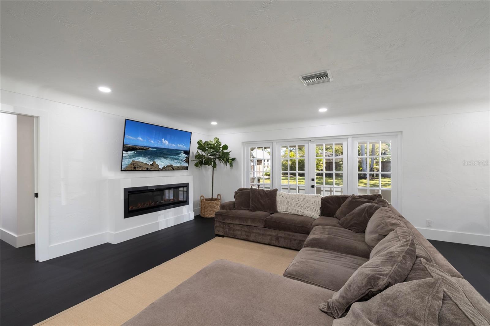 Image 14 of 81 For 1433 Park Street N