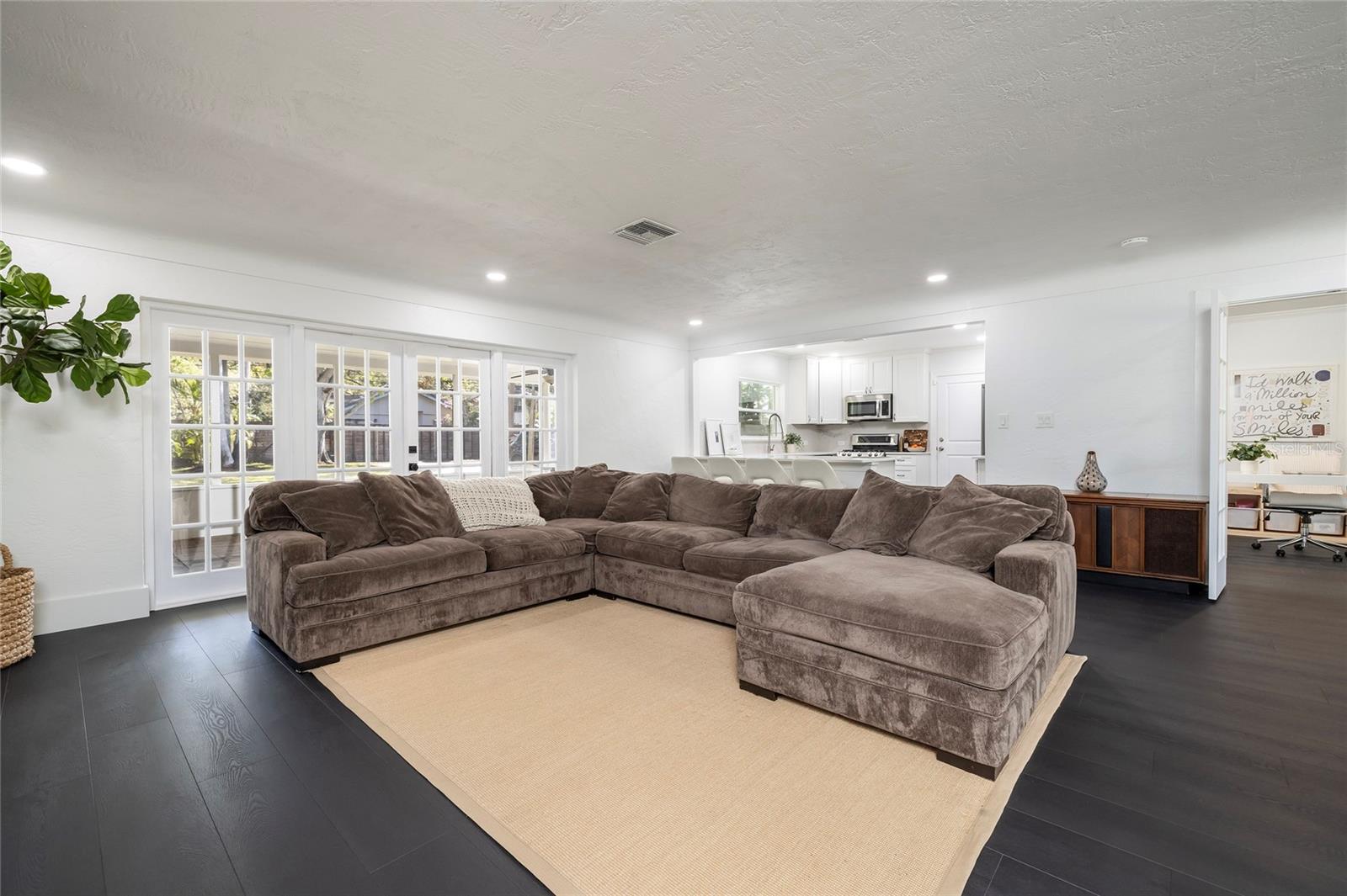 Image 15 of 81 For 1433 Park Street N