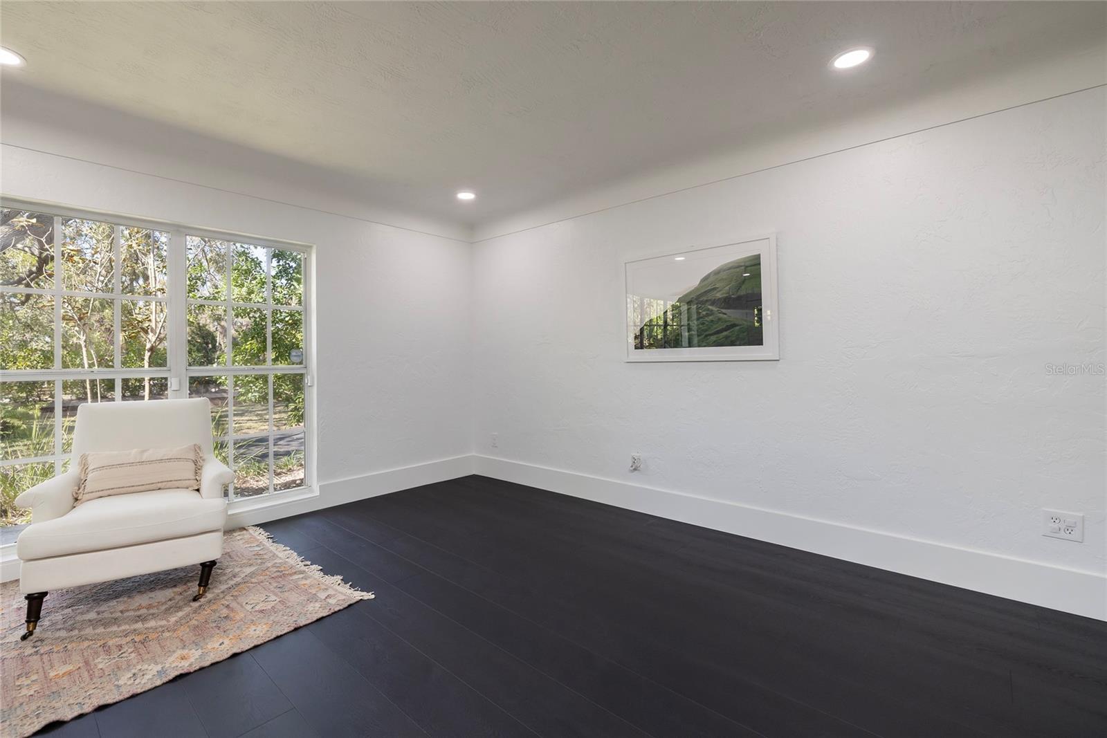 Image 21 of 81 For 1433 Park Street N