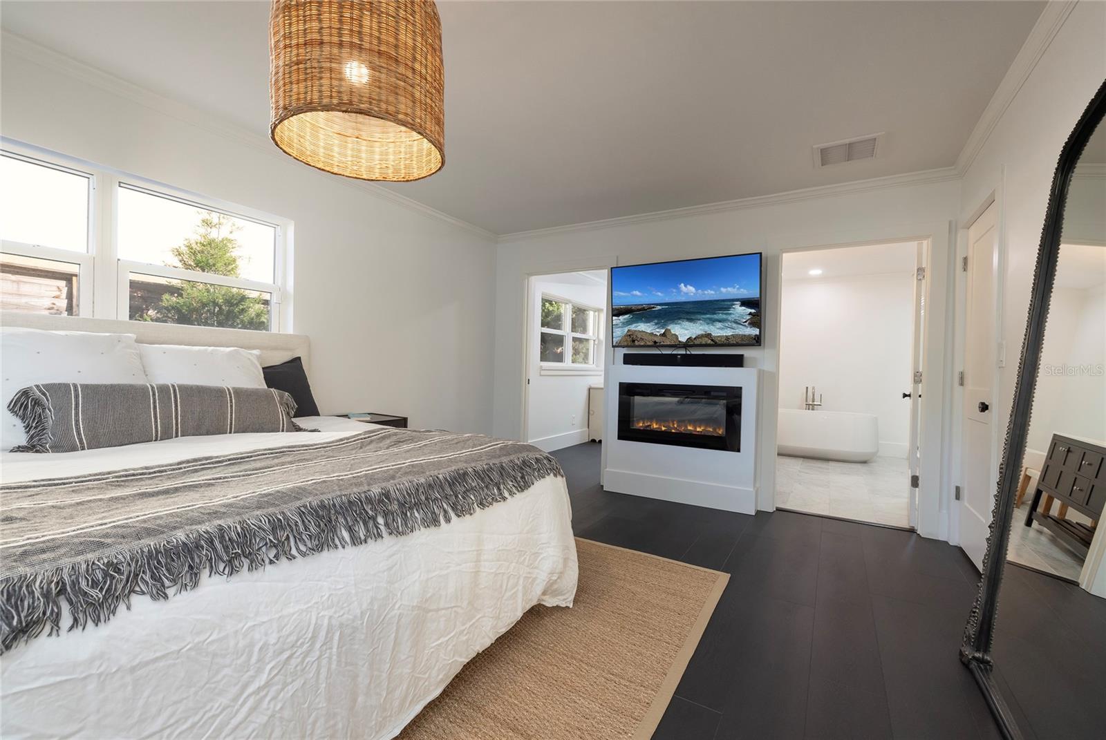 Image 22 of 81 For 1433 Park Street N