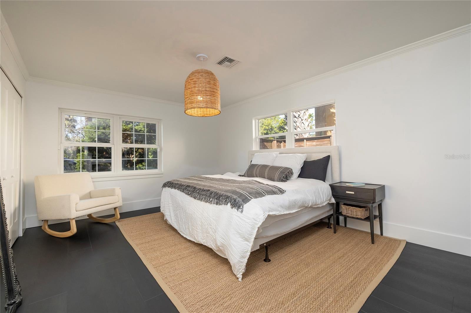 Image 23 of 81 For 1433 Park Street N