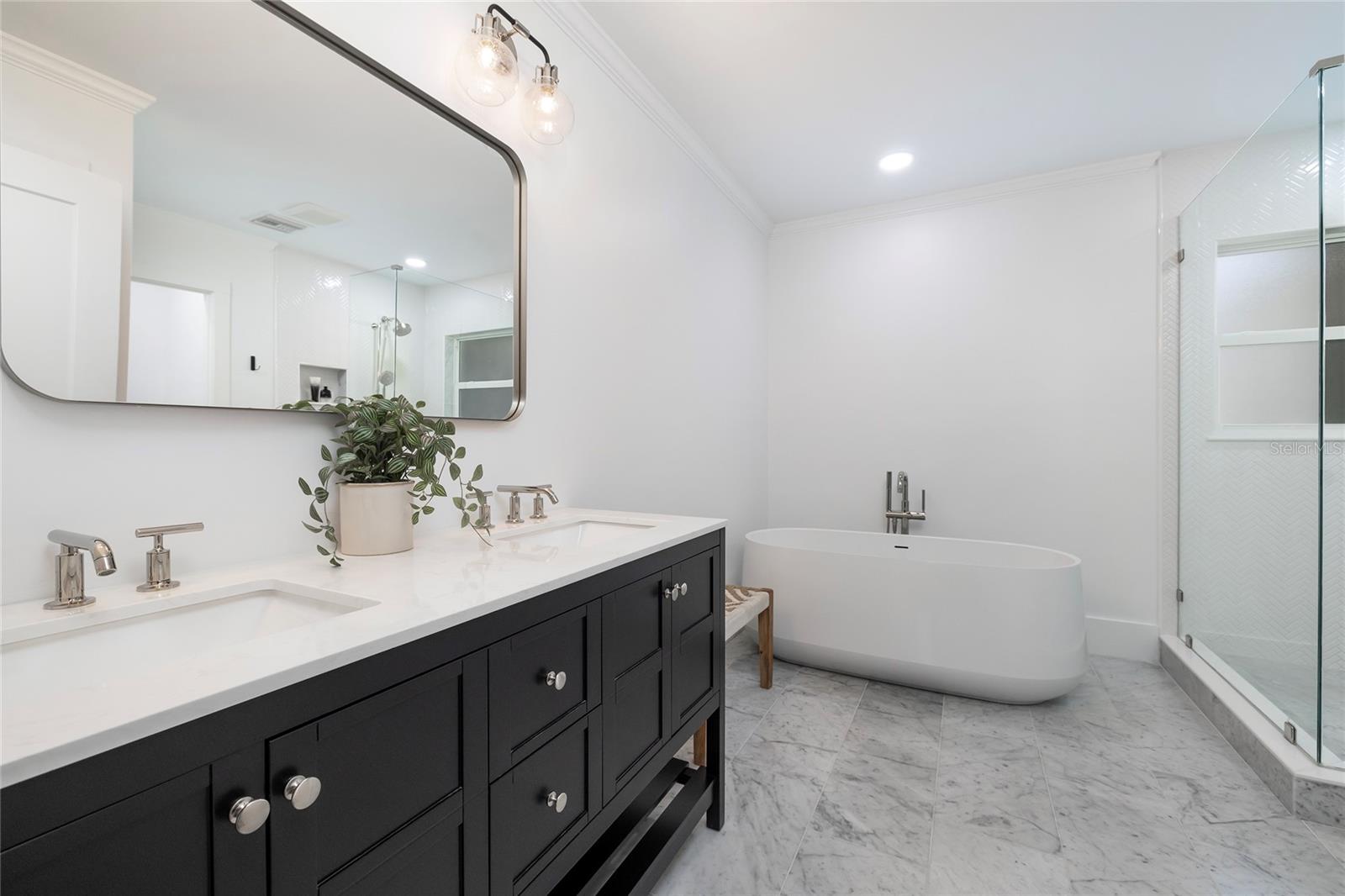 Image 26 of 81 For 1433 Park Street N