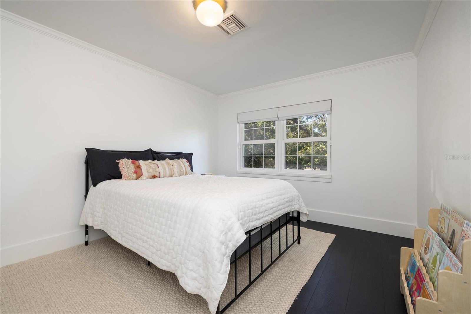 Image 29 of 81 For 1433 Park Street N