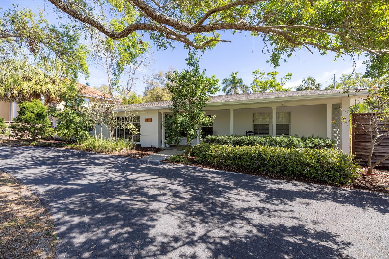 Image 41 of 81 For 1433 Park Street N