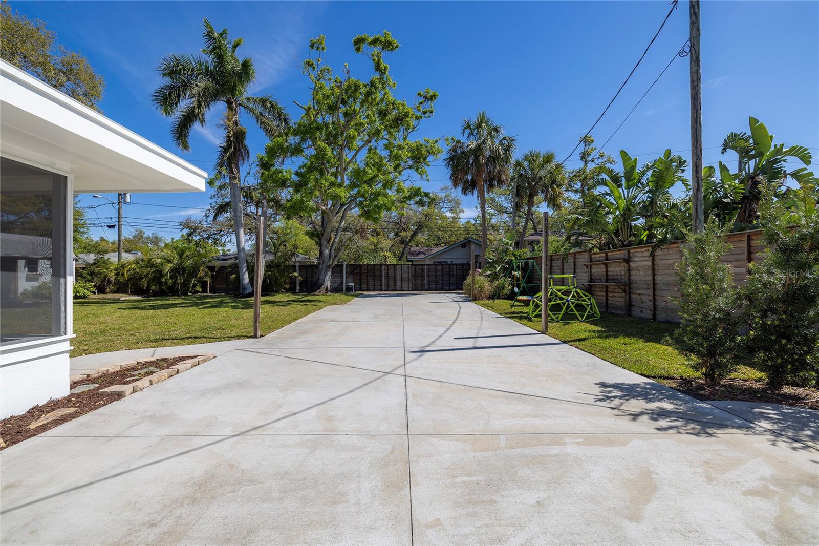 Image 52 of 81 For 1433 Park Street N