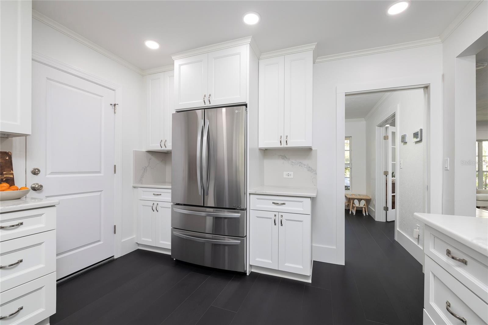 Image 8 of 81 For 1433 Park Street N