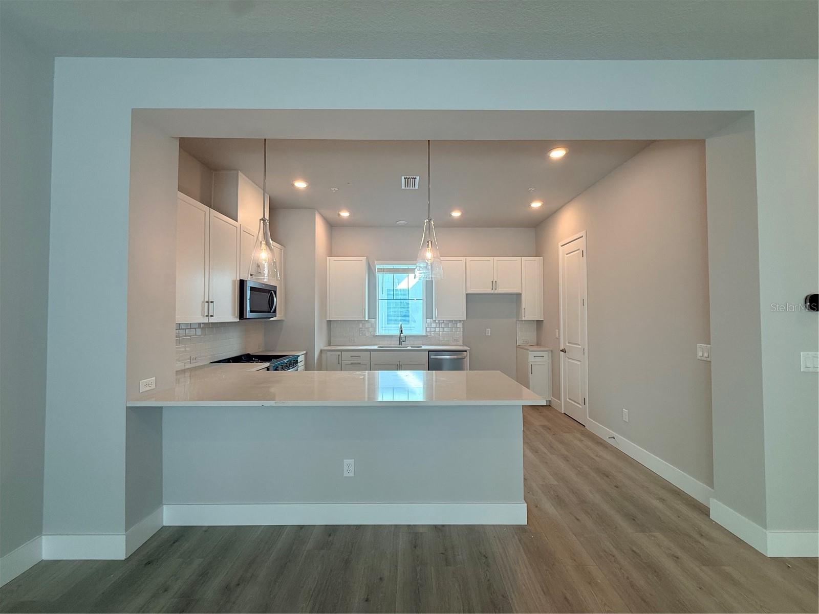 Listing photo id 3 for 490 31st Way N