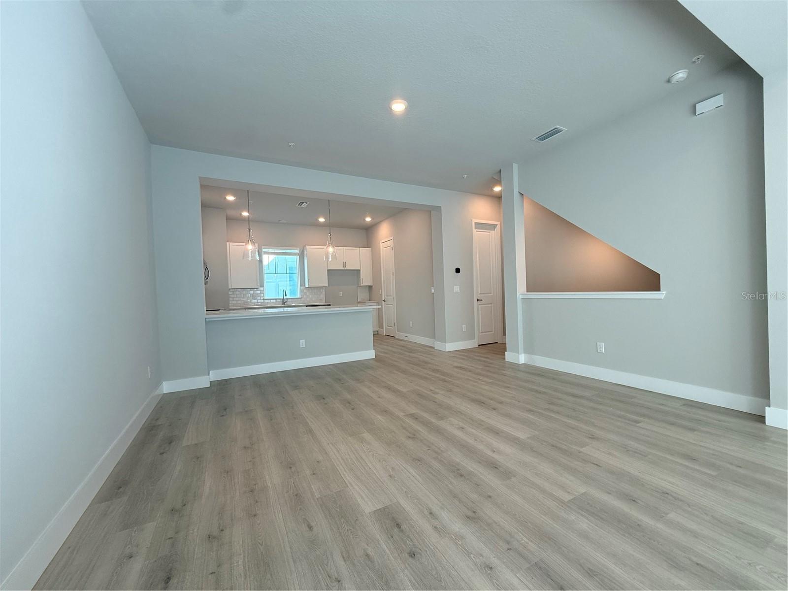 Listing photo id 5 for 490 31st Way N