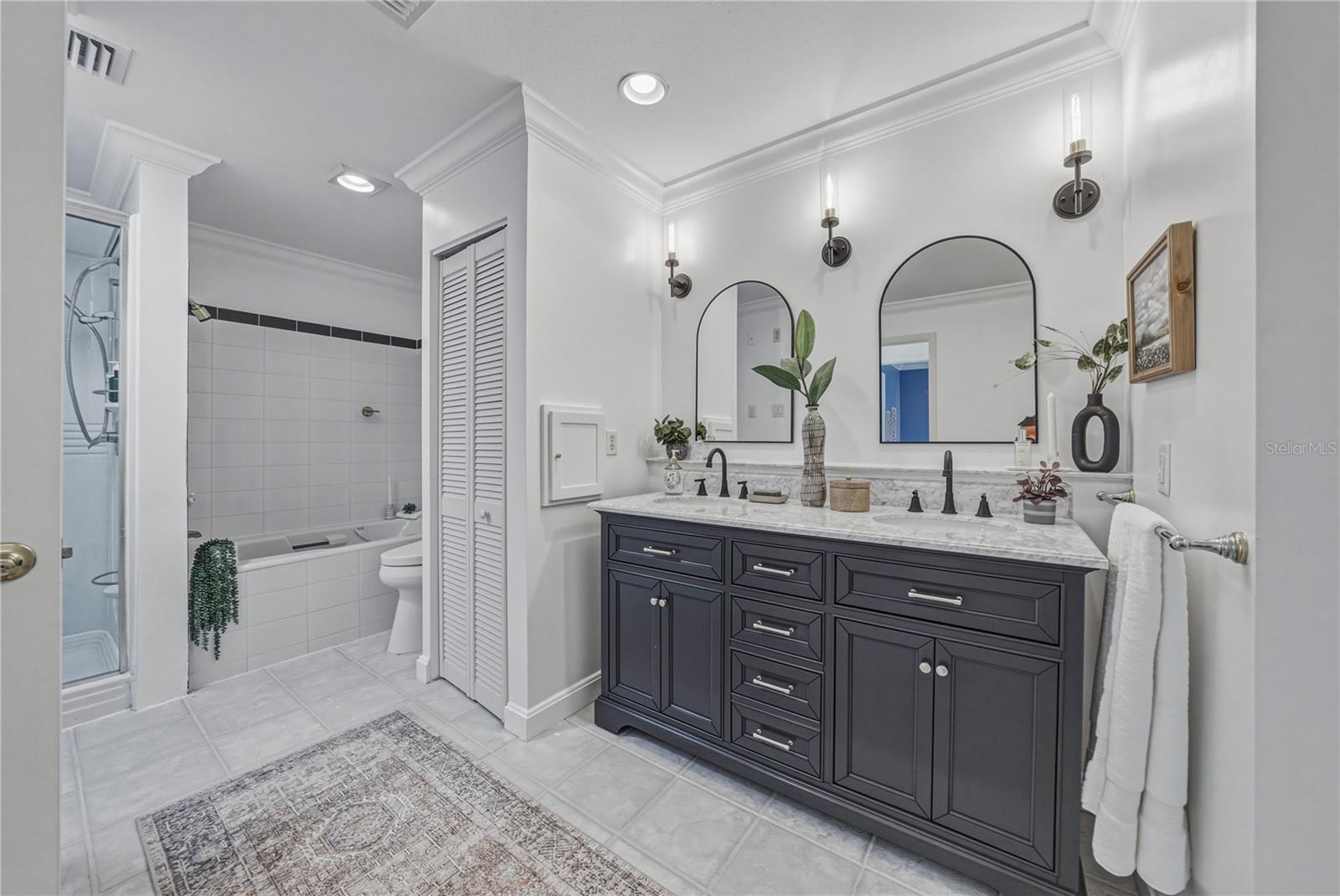 Image 41 of 100 For 4306 Harbor House Drive