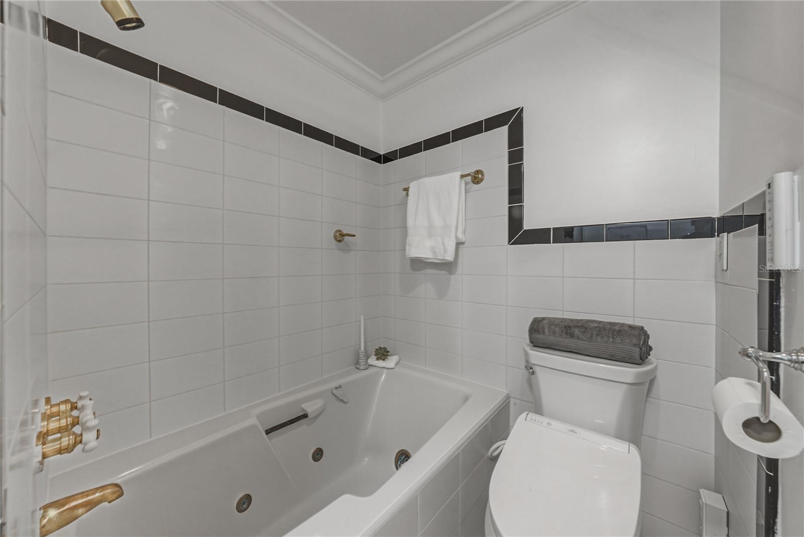 Image 48 of 100 For 4306 Harbor House Drive