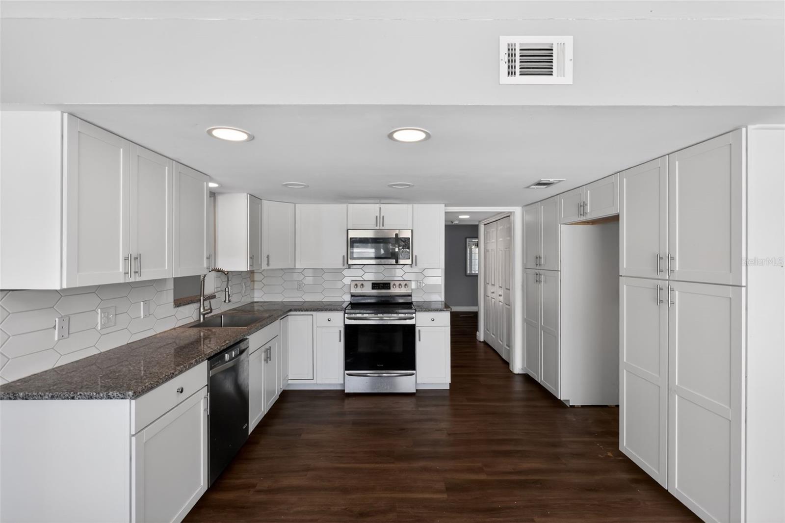 Image 18 of 40 For 7525 Applewood Drive