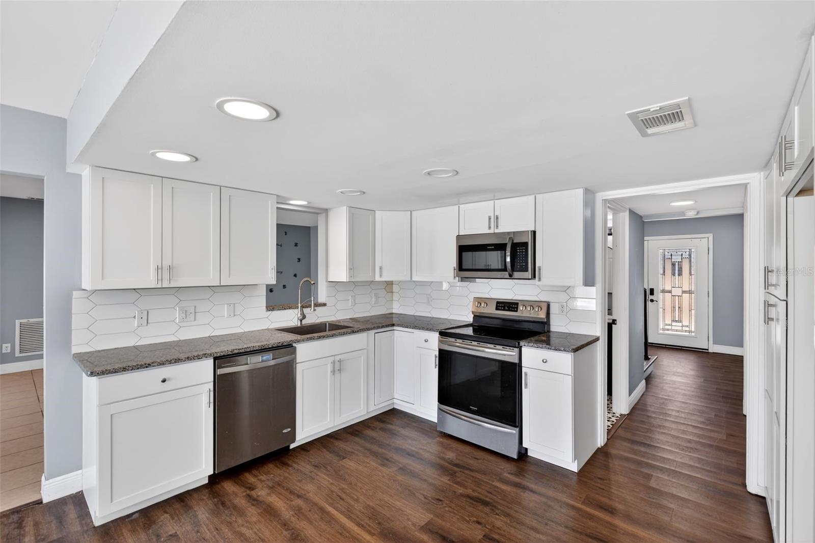 Image 19 of 40 For 7525 Applewood Drive