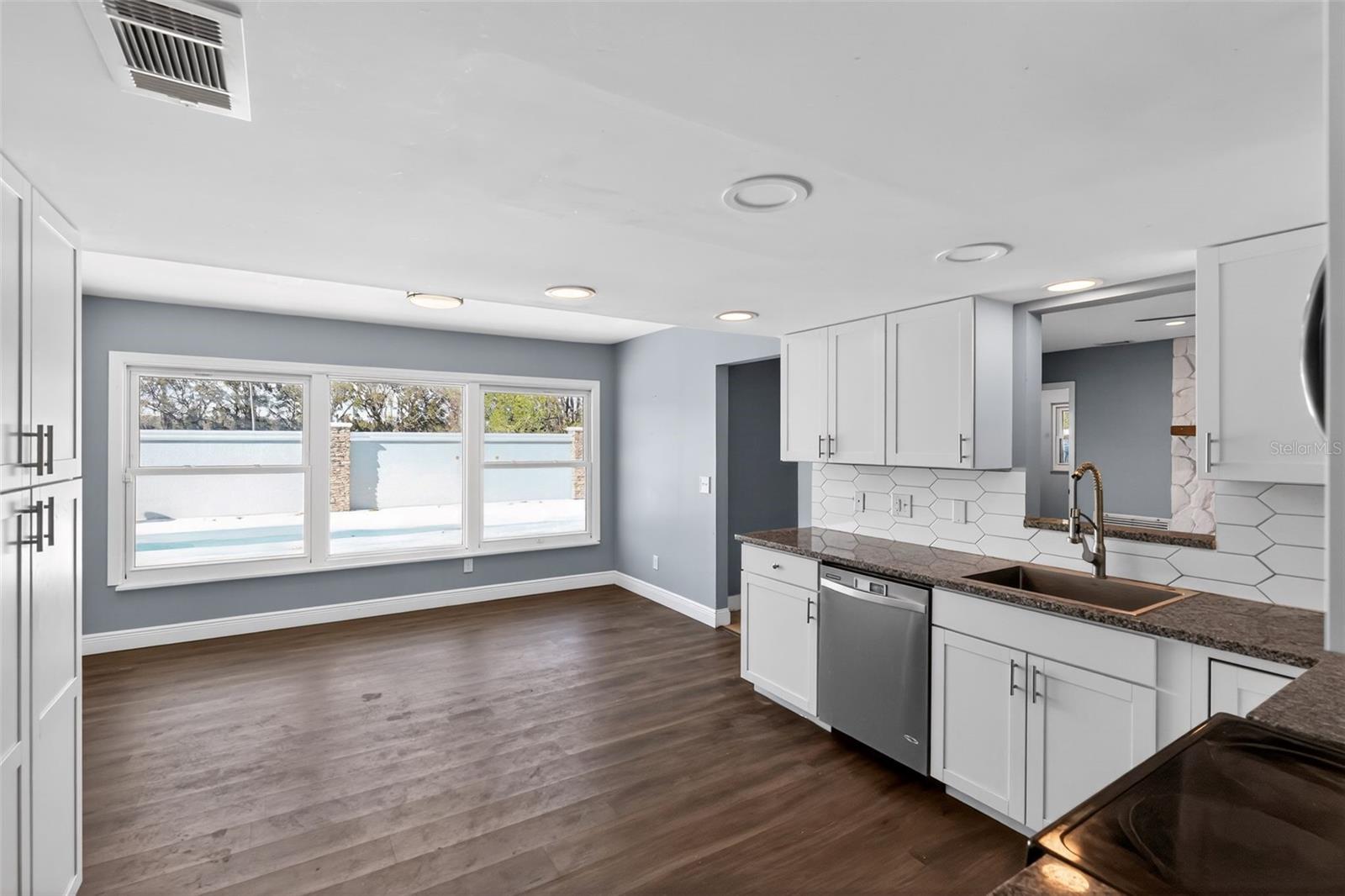 Image 20 of 40 For 7525 Applewood Drive