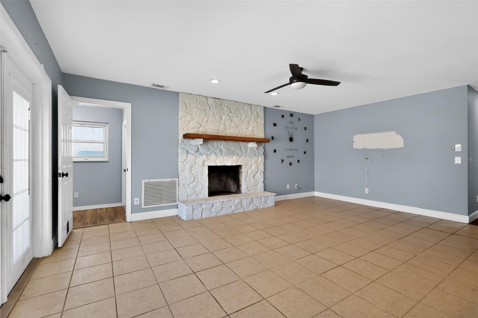 Image 23 of 40 For 7525 Applewood Drive