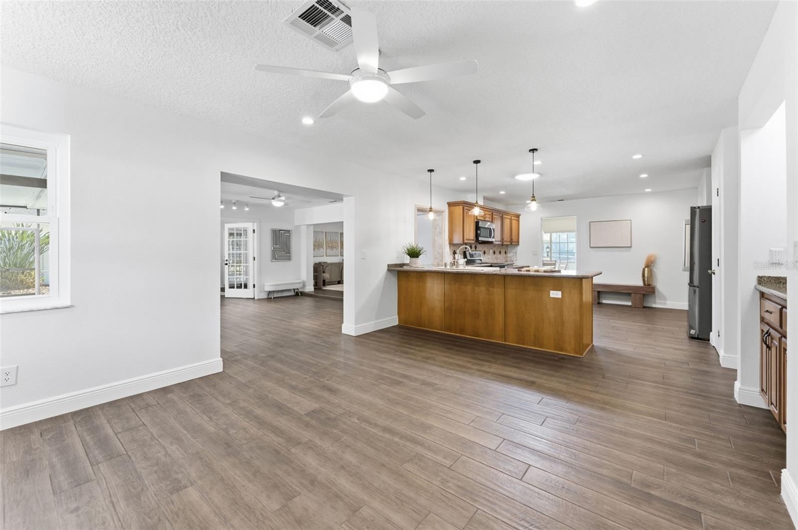 Image 11 of 46 For 2654 Clubhouse Drive N