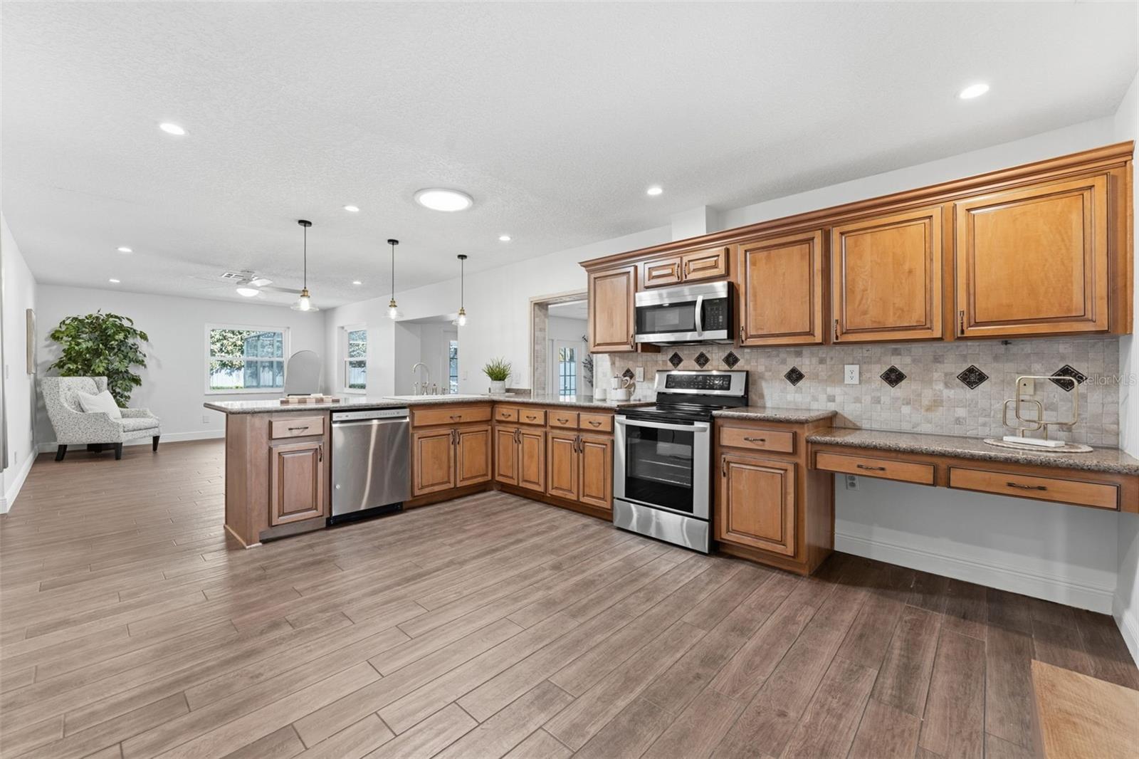 Image 13 of 46 For 2654 Clubhouse Drive N