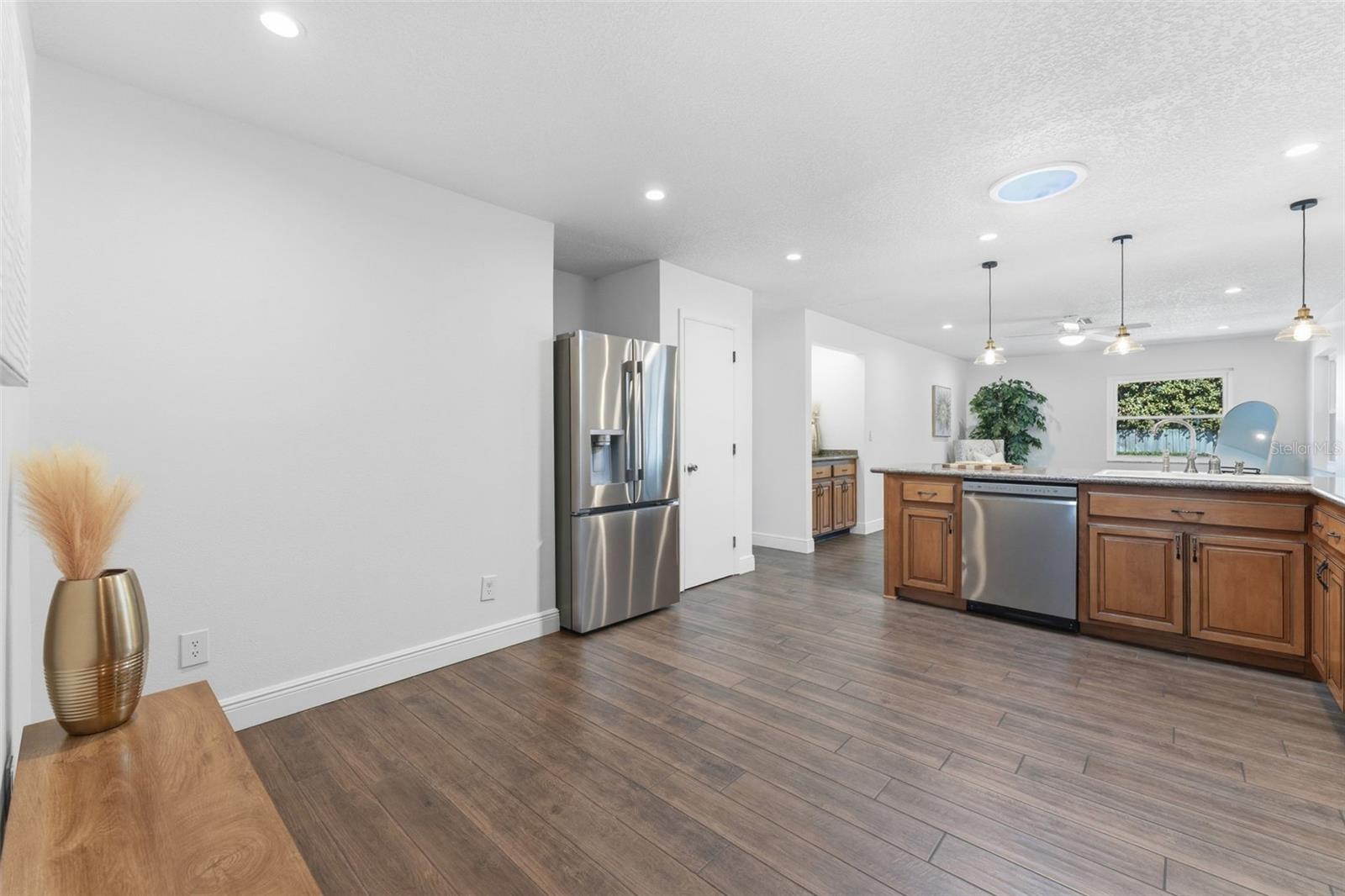 Image 14 of 46 For 2654 Clubhouse Drive N