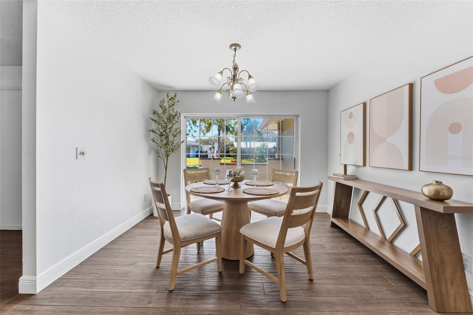 Image 16 of 46 For 2654 Clubhouse Drive N