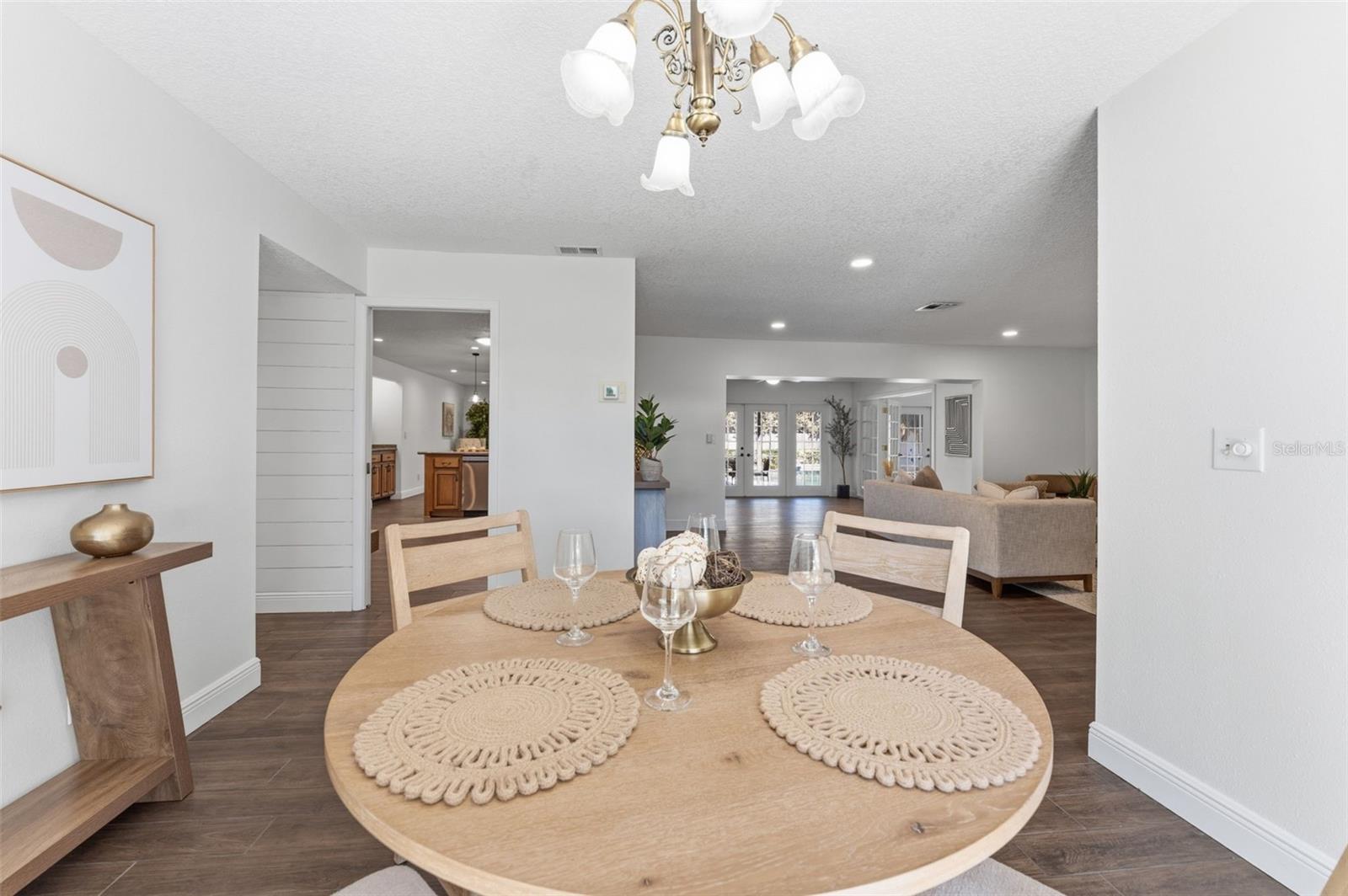 Image 17 of 46 For 2654 Clubhouse Drive N