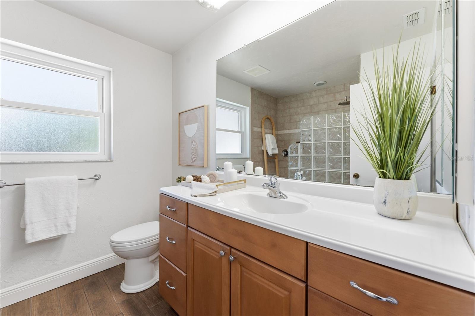 Image 20 of 46 For 2654 Clubhouse Drive N