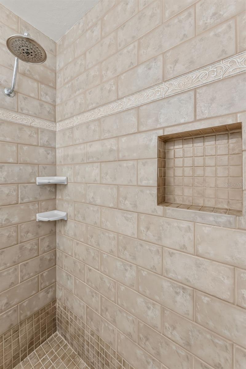 Image 21 of 46 For 2654 Clubhouse Drive N