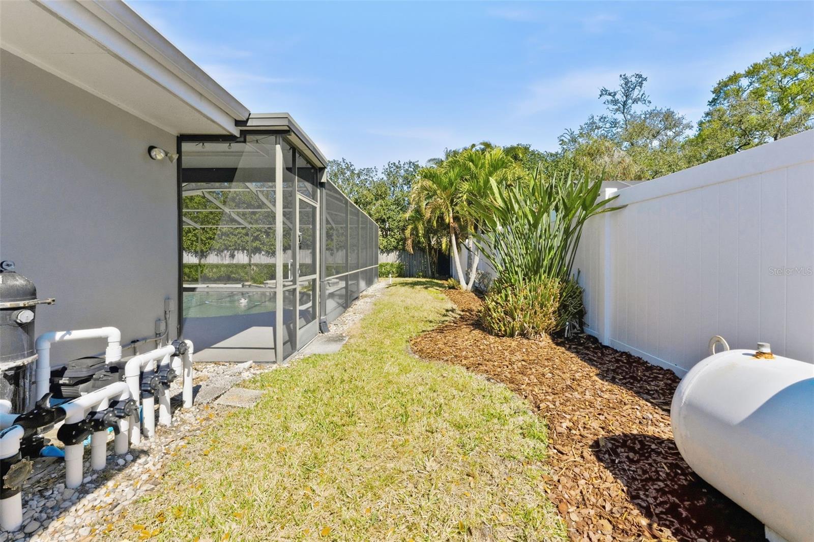 Image 39 of 46 For 2654 Clubhouse Drive N