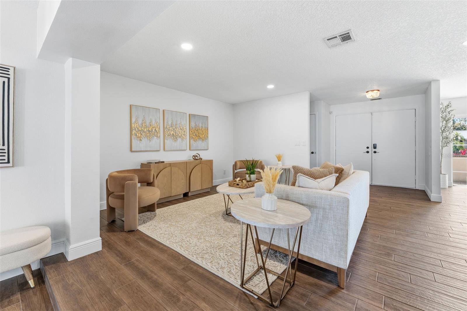 Image 5 of 46 For 2654 Clubhouse Drive N