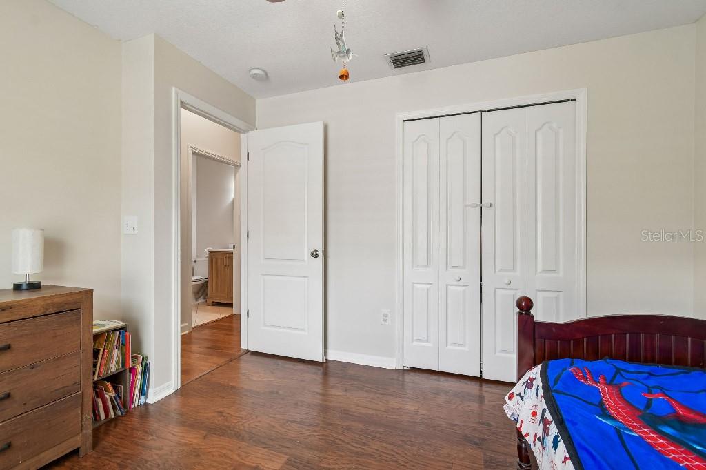 Listing photo id 21 for 627 Tuscanny Street