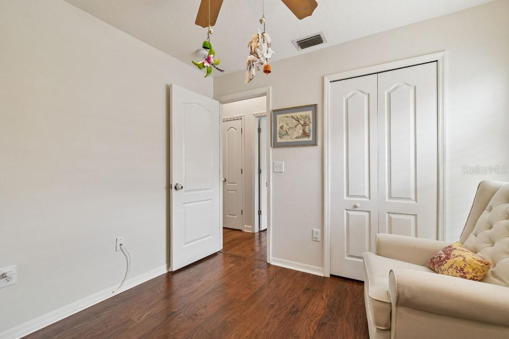 Listing photo id 23 for 627 Tuscanny Street