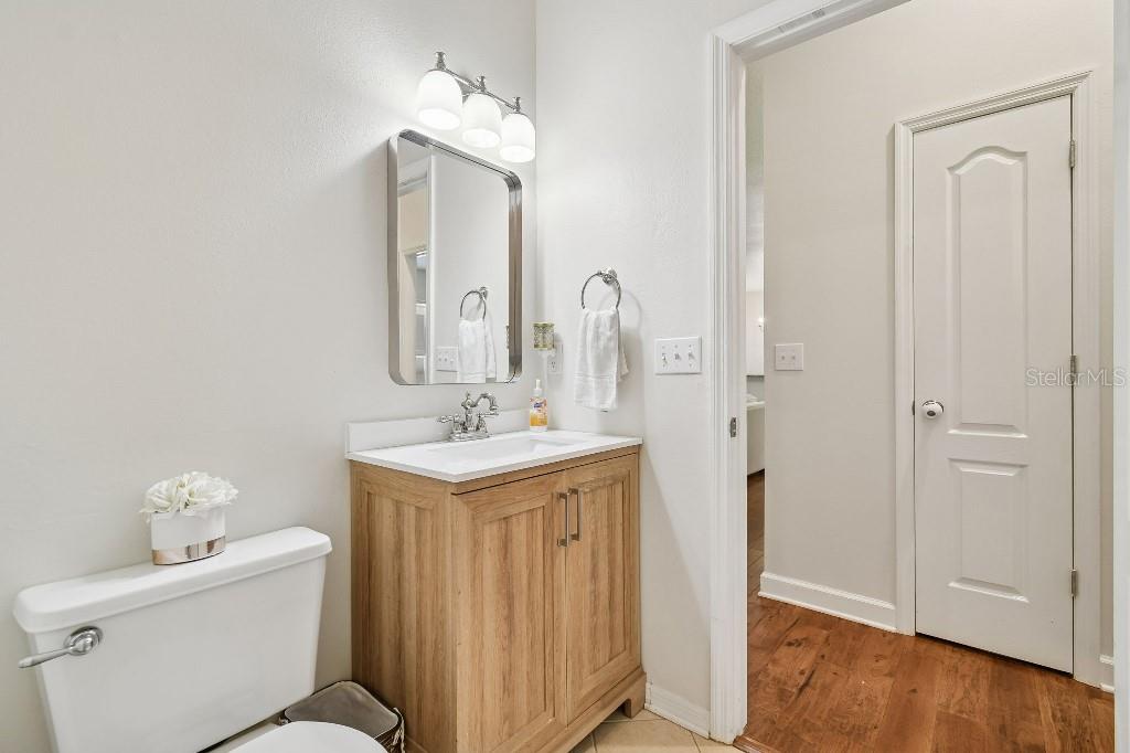 Listing photo id 25 for 627 Tuscanny Street