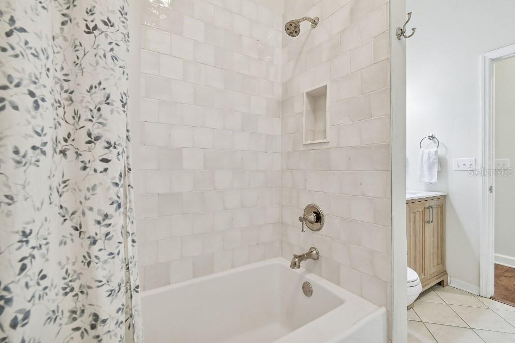 Listing photo id 26 for 627 Tuscanny Street