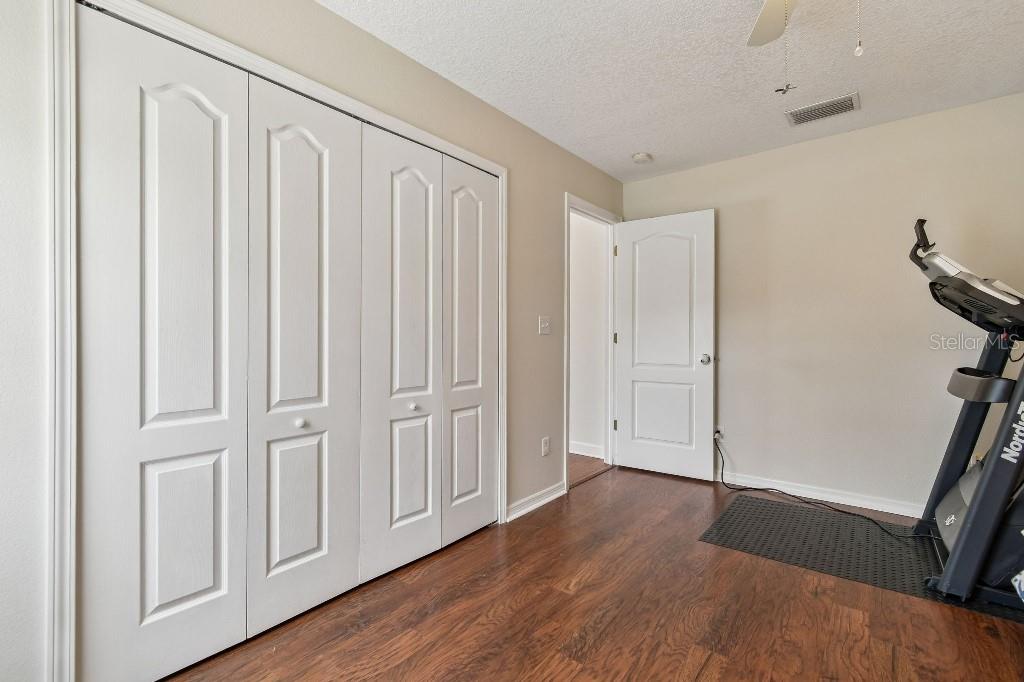 Listing photo id 28 for 627 Tuscanny Street