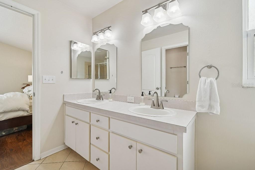 Listing photo id 34 for 627 Tuscanny Street