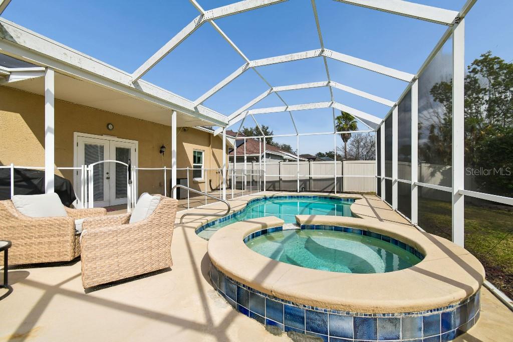 Listing photo id 37 for 627 Tuscanny Street