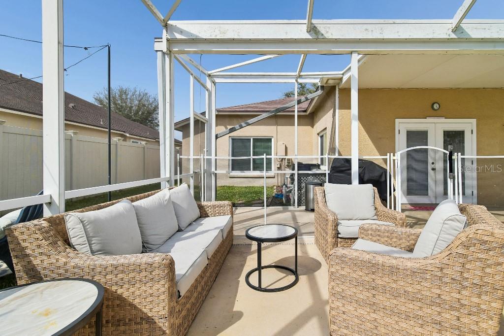 Listing photo id 38 for 627 Tuscanny Street