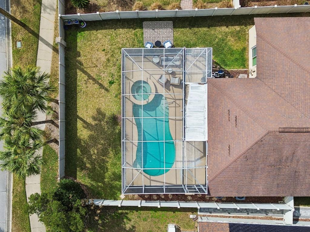 Listing photo id 43 for 627 Tuscanny Street