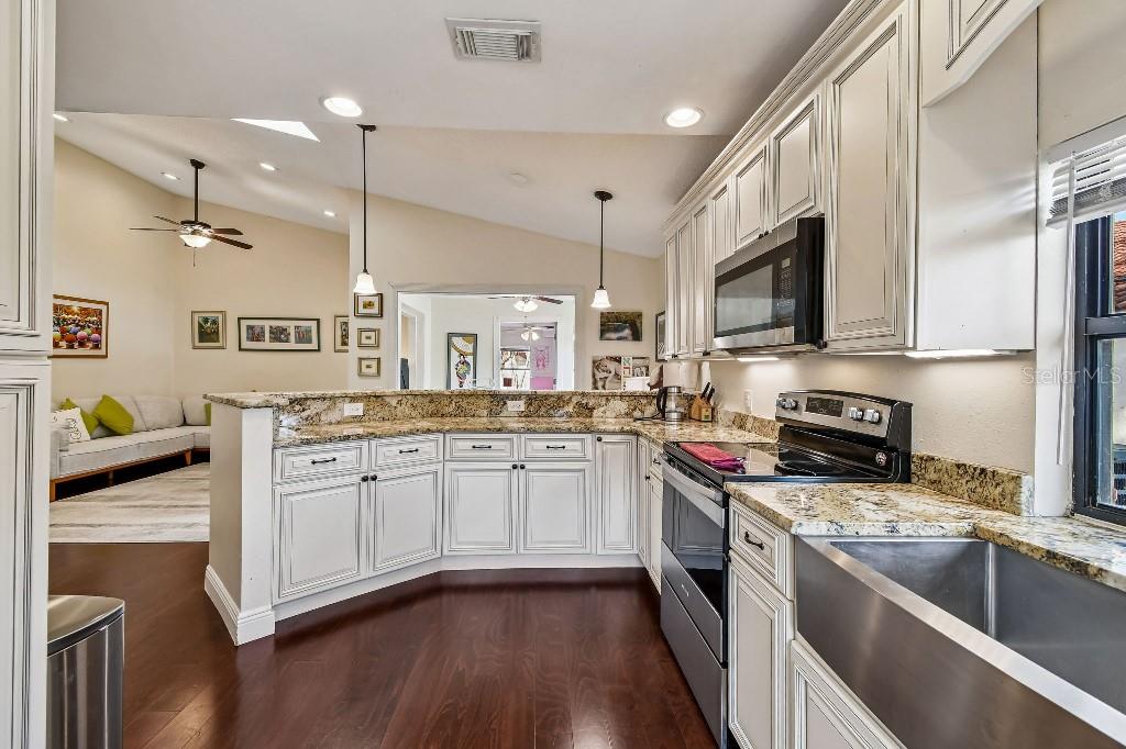 Image 15 of 84 For 6609 Edgeworth Drive